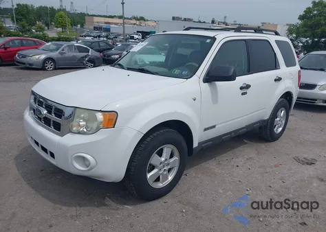 2008 Ford Escape Xlt z USA, uszkodzony, nr VIN 1FMCU93128KD21639